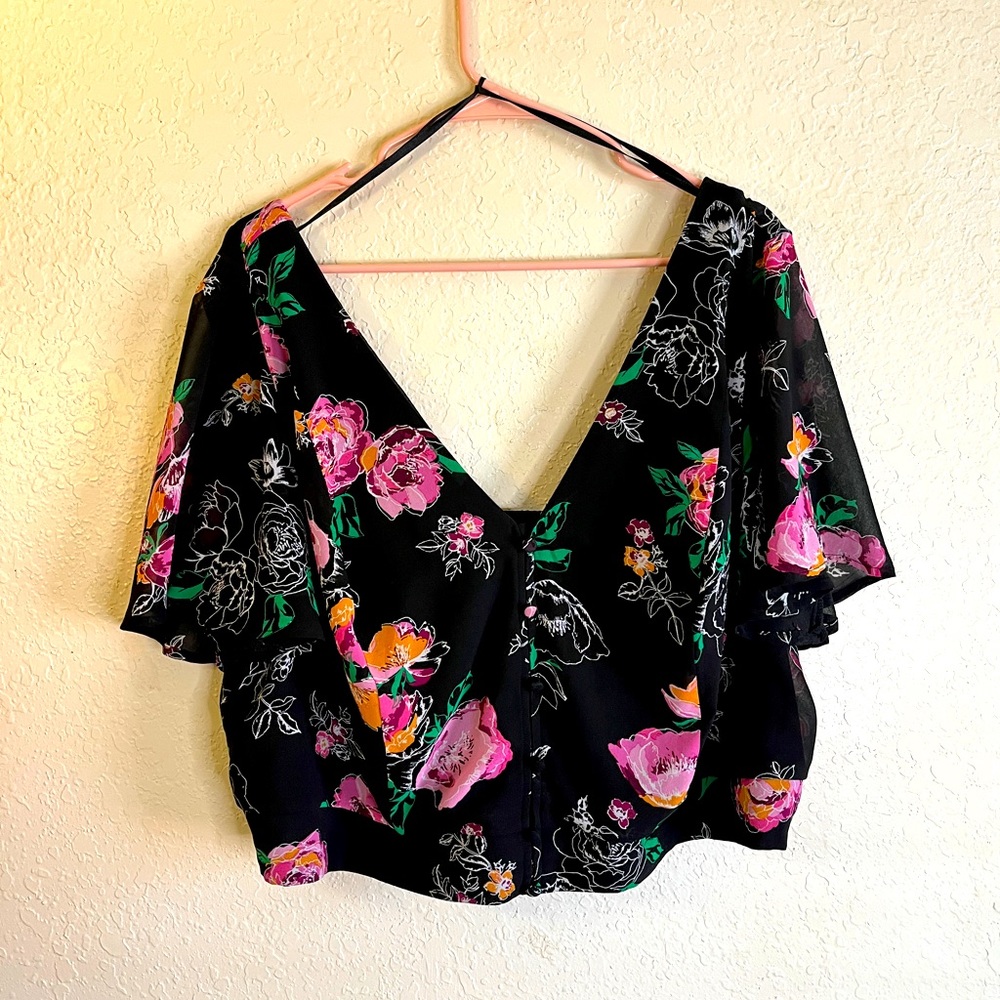 🌺 Torrid | Floral crop blouse
